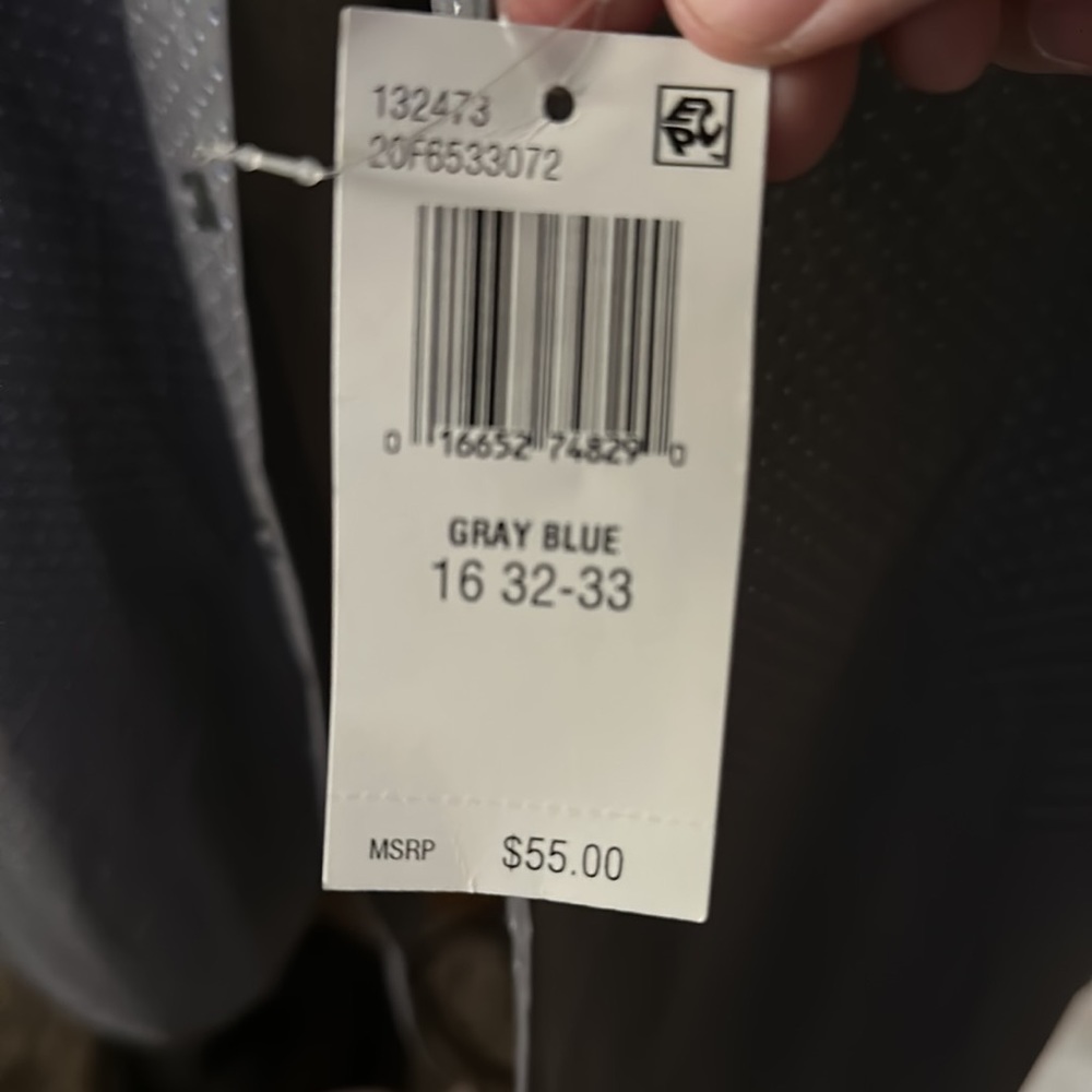 Men’s Van Heusen dress shirt, brand new with tags - Picture 3 of 3